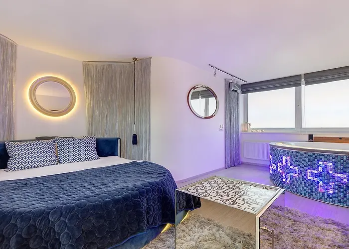 June Street Spa Apartments